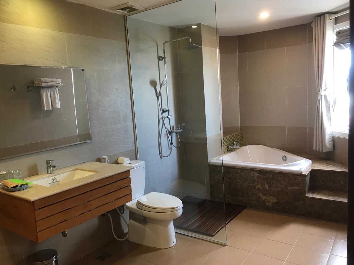 Elegant Hotel Pleiku Exterior photo